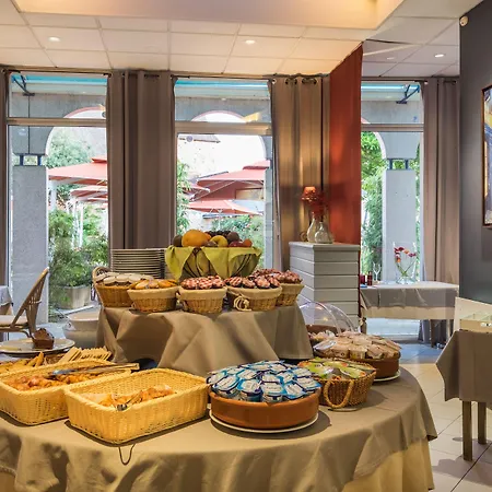 Logis & Restaurant L'ermitage 索尔日