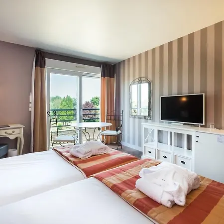 ホテル Logis L'ermitage & Restaurant ソルジュ