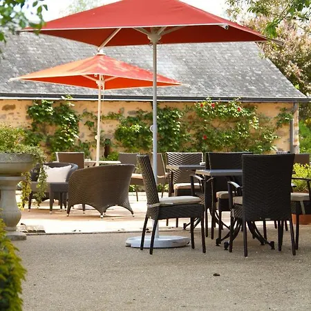 호텔 Logis & Restaurant L'ermitage Saulges