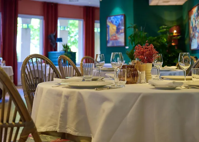 Logis & Restaurant L'ermitage ソルジュ