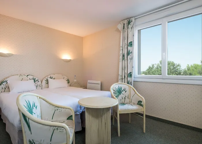 Logis & Restaurant L'ermitage 3* ソルジュ