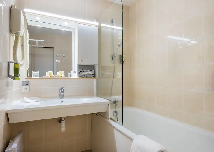 Logis & Restaurant L'ermitage ホテル 3*