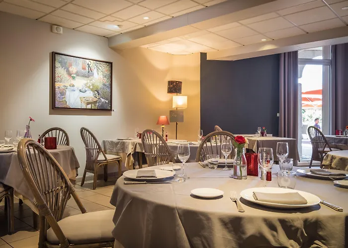 ホテル Logis & Restaurant L'ermitage ソルジュ