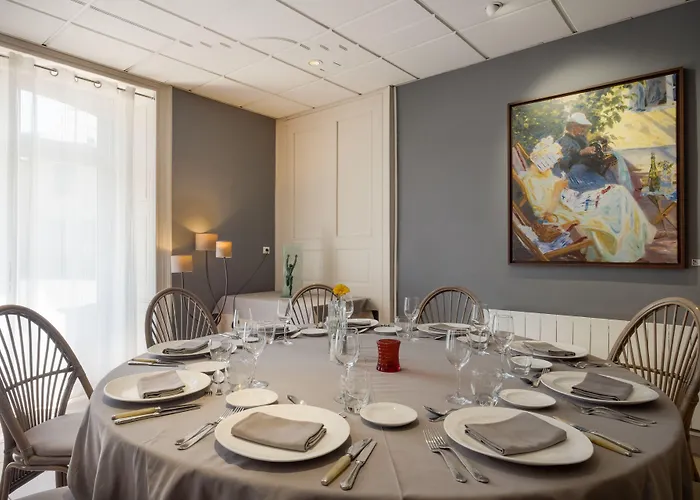 ホテル Logis & Restaurant L'ermitage 3*