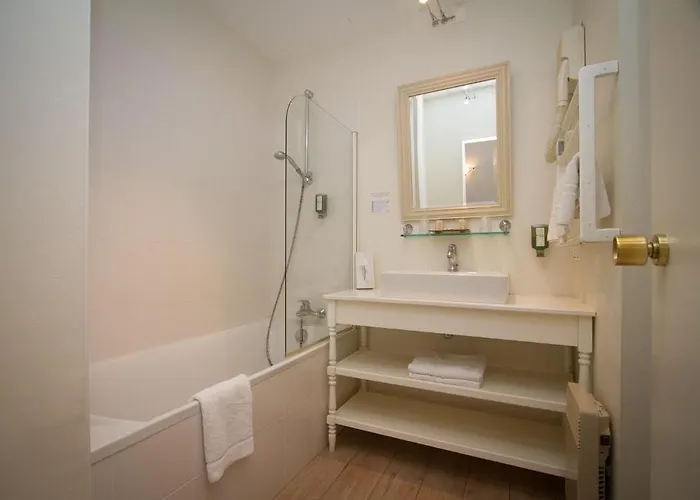 Logis & Restaurant L'ermitage 3* ソルジュ