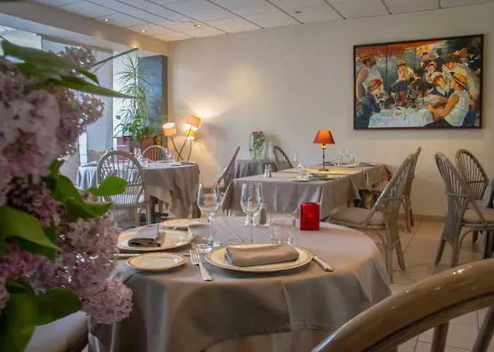 ホテル Logis & Restaurant L'ermitage 3*